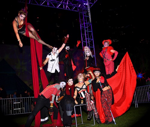 Giant New Year Eve
Bonaventure Hotel Rooftop Giant New Year Eve
Bonaventure Hotel Rooftop
